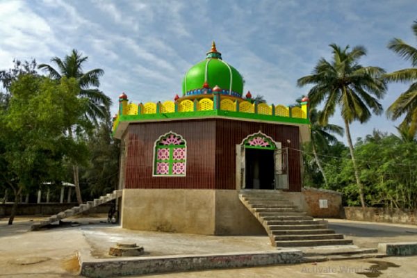 Pir Jahania Beach – The Sunset of Seven Colors